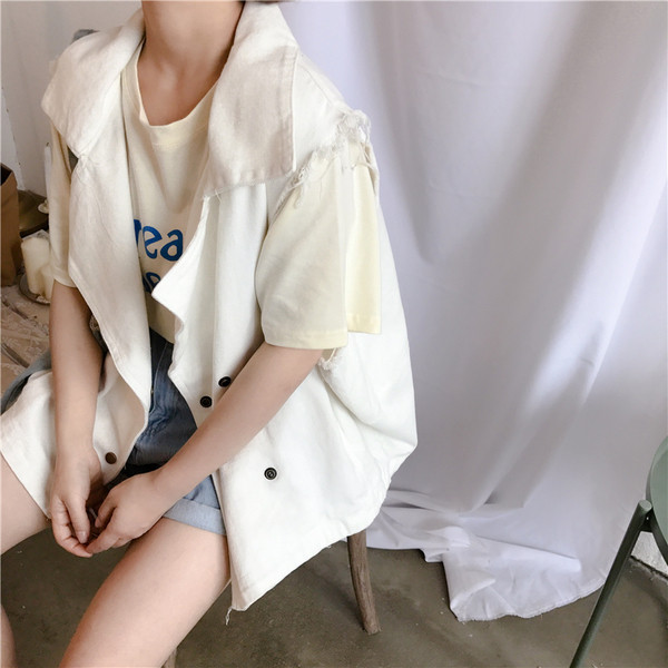 Καθημερινό γυναικείο γιλέκο με κουμπιά σε δύο χρώματα