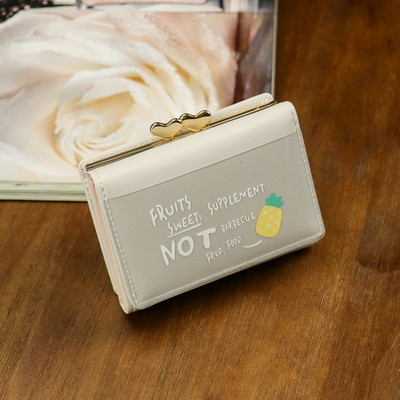 Μίνι γυναικείο πορτοφόλι σε διάφορα χρώματα με επιγραφή