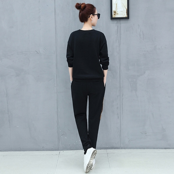 Γυναικείο αθλητικό σε μαύρο χρώμα με τσέπη