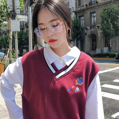 Μοντέρνο γυναικείο γιλέκο με κόκκινο και μπλε χρώμα