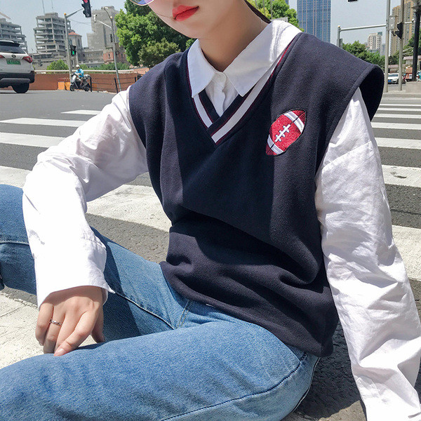 Μοντέρνο γυναικείο γιλέκο με κόκκινο και μπλε χρώμα