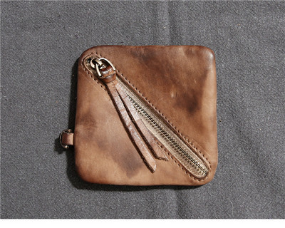 Καθημερινό δερμάτινο πορτοφόλι ανδρικό σε τετράγωνη μορφή