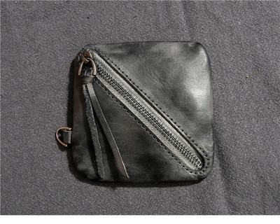 Καθημερινό δερμάτινο πορτοφόλι ανδρικό σε τετράγωνη μορφή