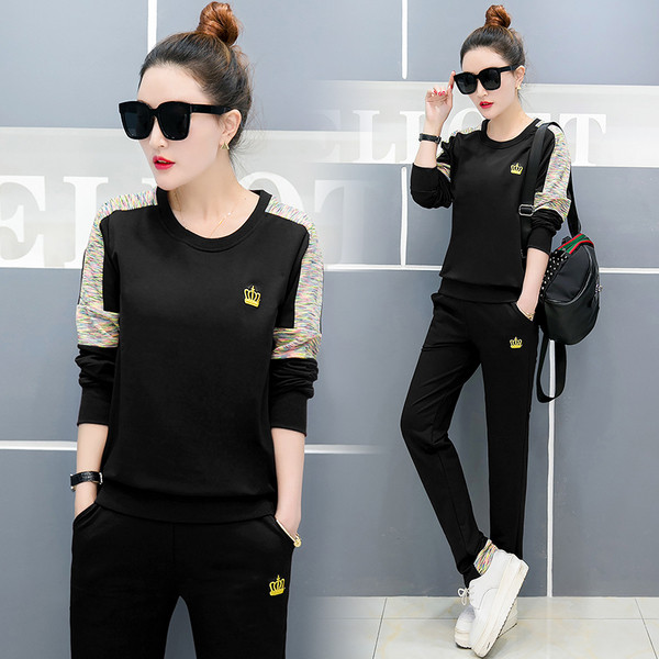 Γυναικείο σετ με κεντήματα σε διάφορα χρώματα