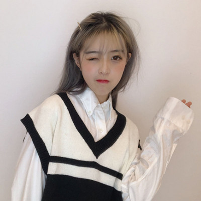 Μοντέρνο μάλλινο γιλέκο με ντεκολτέ σε σχήμα V σε τέσσερα χρώματα