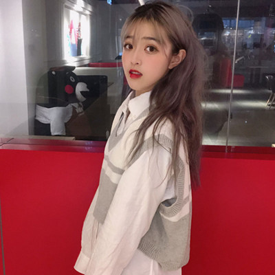 Μοντέρνο μάλλινο γιλέκο με ντεκολτέ σε σχήμα V σε τέσσερα χρώματα