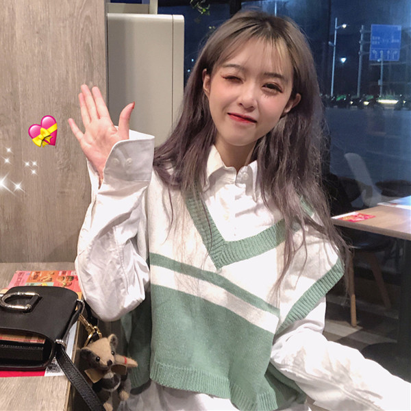 Μοντέρνο μάλλινο γιλέκο με ντεκολτέ σε σχήμα V σε τέσσερα χρώματα