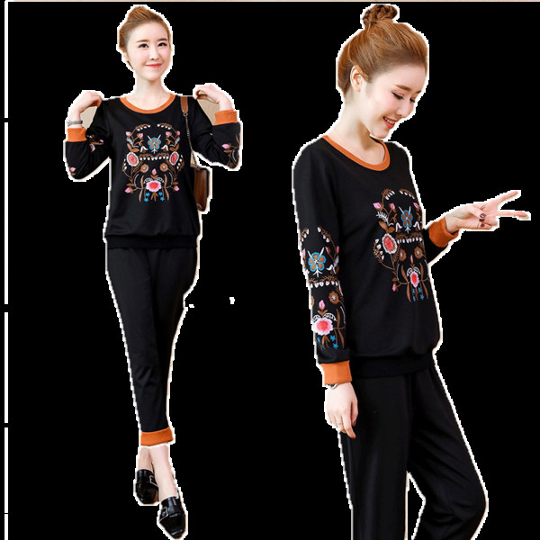 Γυναικείο αθλητικό καθημερινό σετ  σε μαύρο χρώμα με φυτικό κέντημα