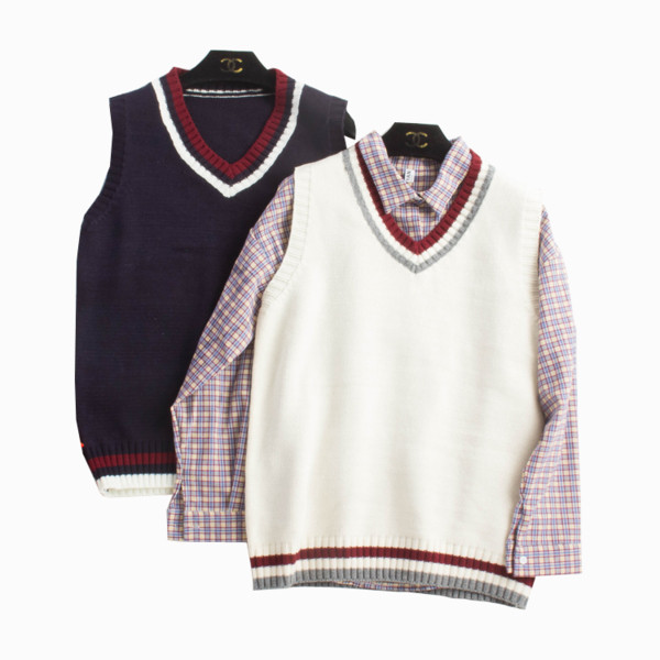 Μοντέρνο μάλλινο γιλέκο με ντεκολτέ σε σχήμα V σε άσπρο και μπλε χρώμα