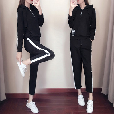 Дамски спортен екип от две части в черен и бял цвят