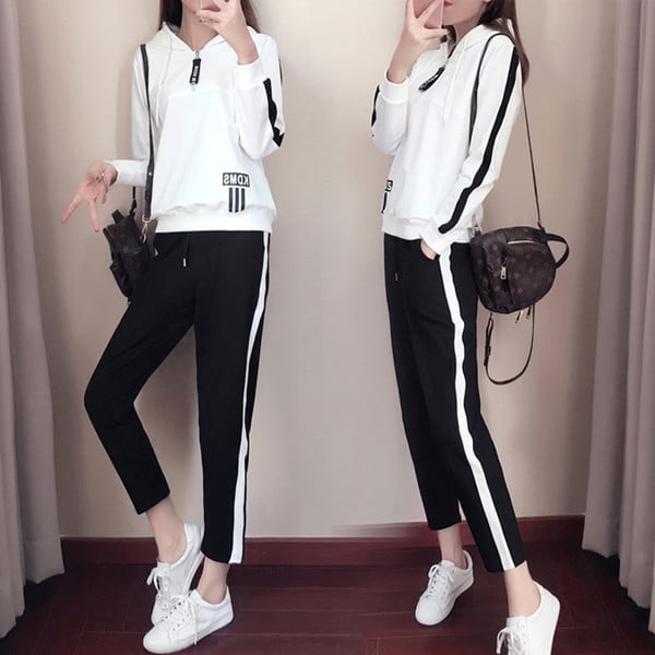 Дамски спортен екип от две части в черен и бял цвят