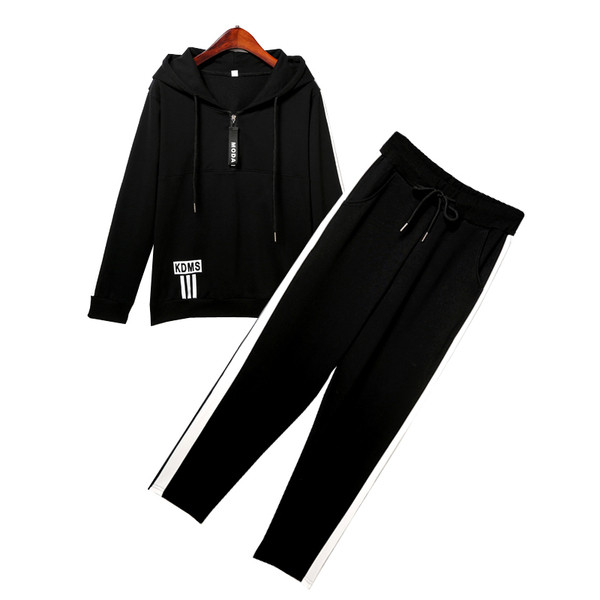 Дамски спортен екип от две части в черен и бял цвят