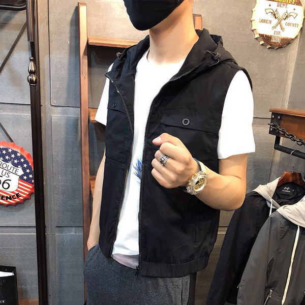 Ανδρικό σπορ καθημερινό γιλέκο σε μαύρο και καμουφλάζ  στοιχεία