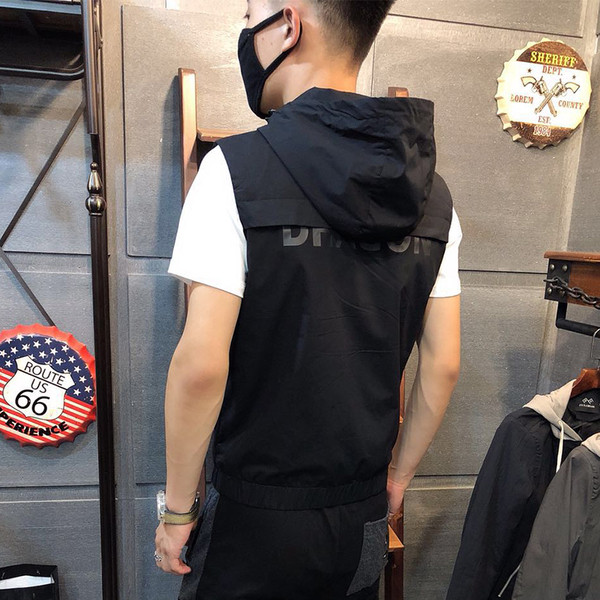 Ανδρικό σπορ καθημερινό γιλέκο σε μαύρο και καμουφλάζ  στοιχεία