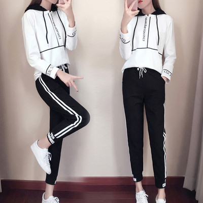 Αθλητικό γυναικείο σετ με κουκούλα και παντελόνι με κουκούλα - τρία χρώματα