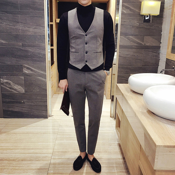 Vesta stilata pentru barbati in culori deschise si inchise in mai multe modele