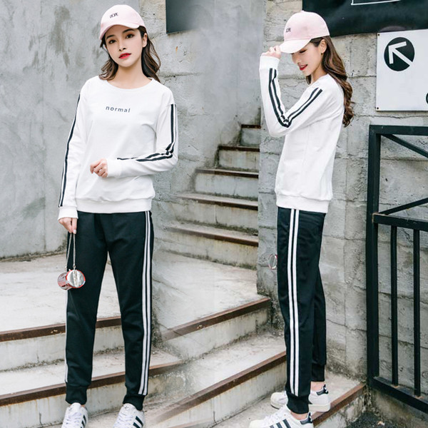 Γυναικεία αθλητικά σύνολα με δύο μέρη σε μαύρο και άσπρο χρώμα