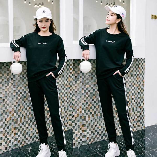 Γυναικεία αθλητικά σύνολα με δύο μέρη σε μαύρο και άσπρο χρώμα