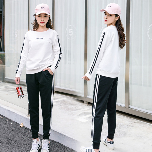 Γυναικεία αθλητικά σύνολα με δύο μέρη σε μαύρο και άσπρο χρώμα