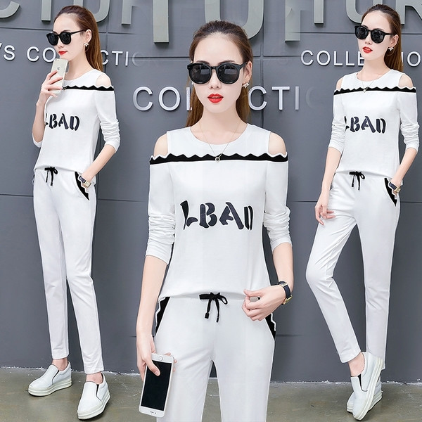 Αθλητικό γυναικείο σετ  σε λευκό χρώμα