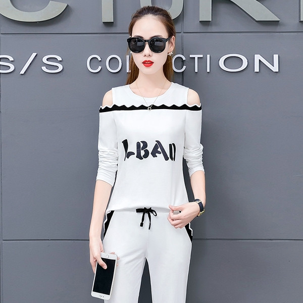 Αθλητικό γυναικείο σετ  σε λευκό χρώμα