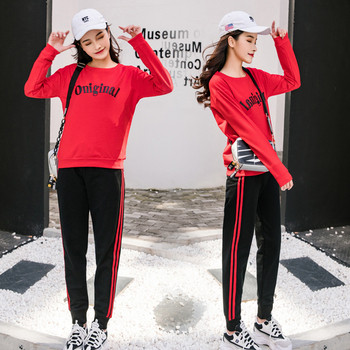 Спортен дамски комплект от две части с апликация в черен, бял и червен цвят