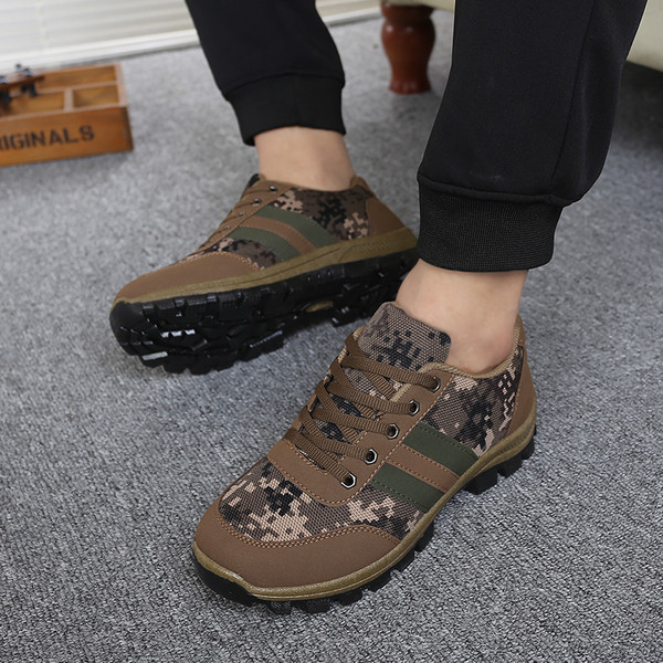 Мъжки туристически обувки с камуфлажен десен