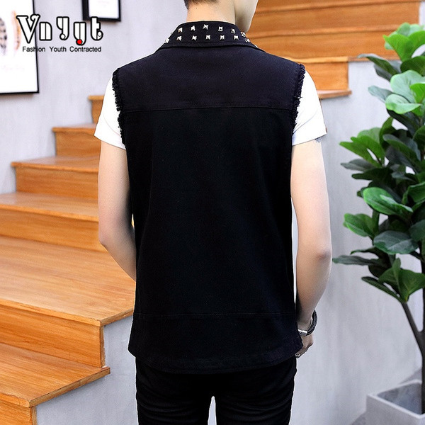 Vesta de denim moderna pentru barbati cu elemente metalice