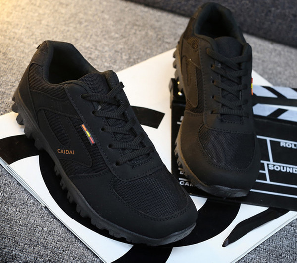 Τουριστικά ανδρικό παπούτσια  σε τρία σκούρα χρώματα