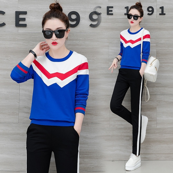 Αθλητική  γυναικεία φόρμα  σε τέσσερα χρώματα