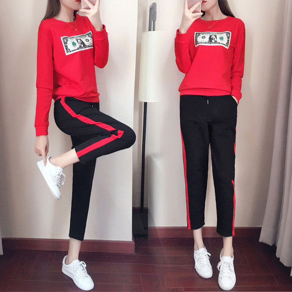 Спортен дамски комплект в черен, бял и червен цвят с апликация