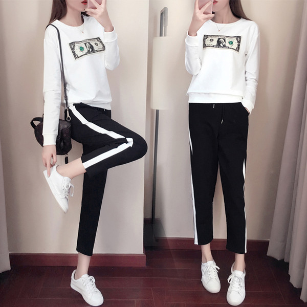 Спортен дамски комплект в черен, бял и червен цвят с апликация