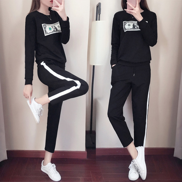 Спортен дамски комплект в черен, бял и червен цвят с апликация