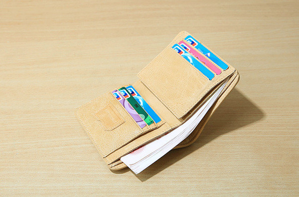 Portofel barbatesc modern din piele ecologica in doua culori