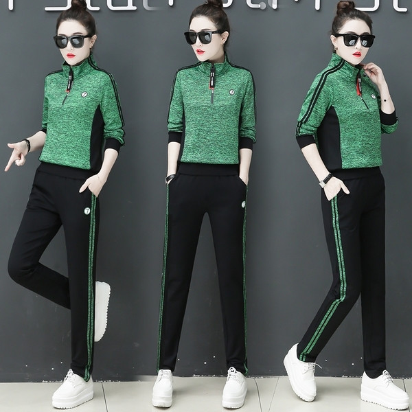 Γυναικεία αθλητική φόρμα με πλευρική μπορντούρα σε τρία χρώματα