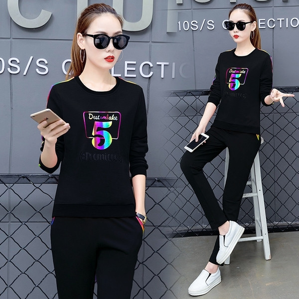 Γυναικείο αθλητικό σετ με εφαρμογή δύο τεμαχίων και χρωματιστές πλευρικές άκρες