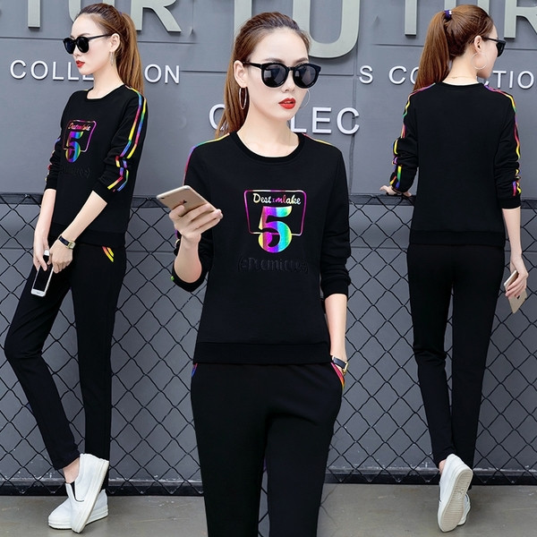 Γυναικείο αθλητικό σετ με εφαρμογή δύο τεμαχίων και χρωματιστές πλευρικές άκρες