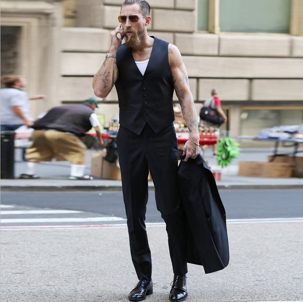 Κομψό μακρύ ανδρικό γιλέκο  σε μαύρο χρώμα