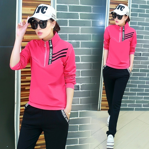 Спортен дамски екип с цип и надписи в няколко цвята