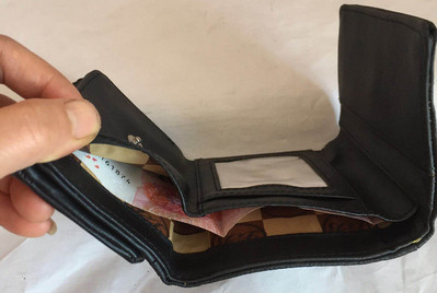 Ανδρικό δερμάτινο πορτοφόλι 