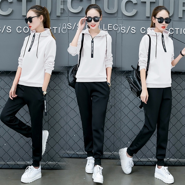 Αθλητικό γυναικείο σετ  σε λευκό, μαύρο και κόκκινο χρώμα