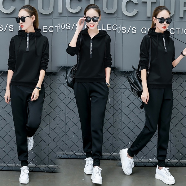 Αθλητικό γυναικείο σετ  σε λευκό, μαύρο και κόκκινο χρώμα