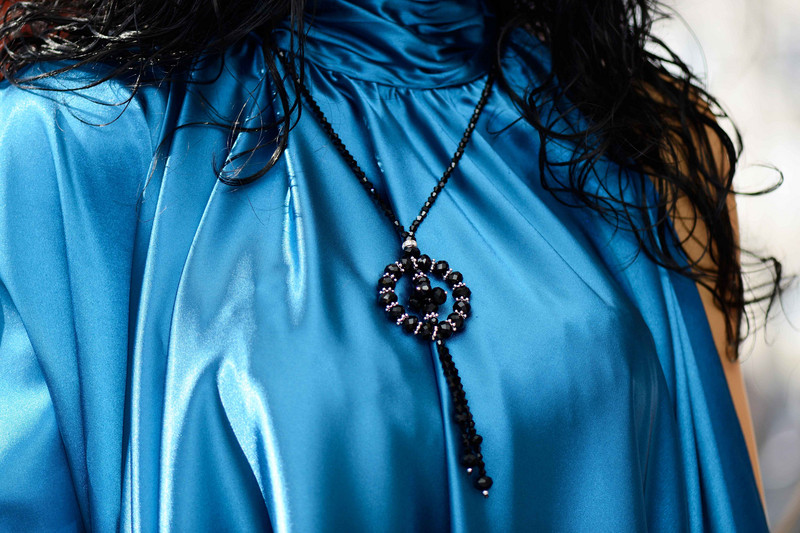 Олекотено колие в Черно