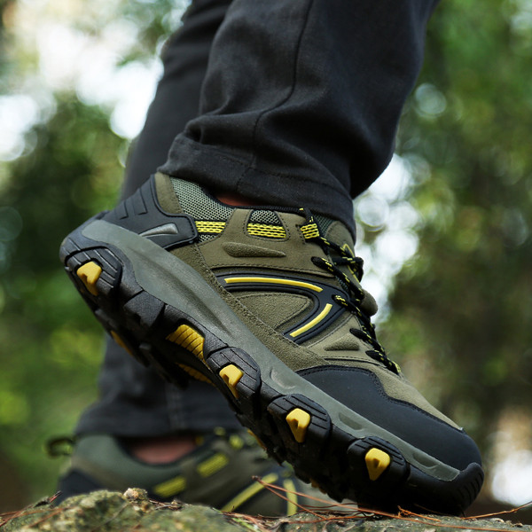 Αδιάβροχα υποδήματα για άνδρες σε τέσσερα χρώματα