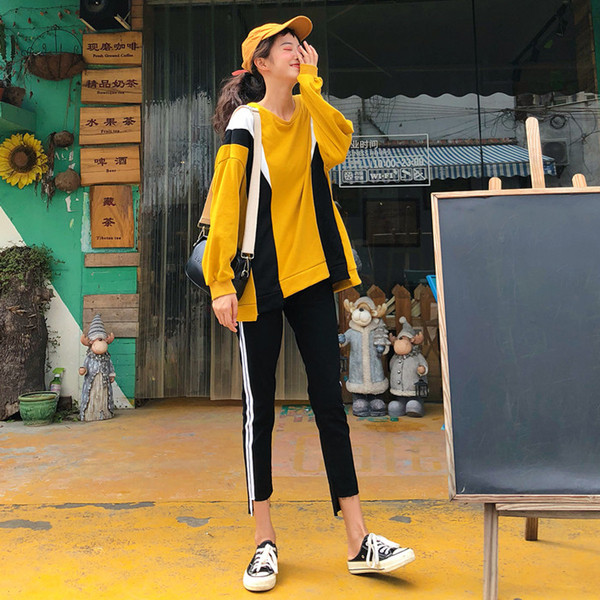 Αθλητικό γυναικείο σετ - μακρύ φούτερ και κολάν με πλευρικές άκρες