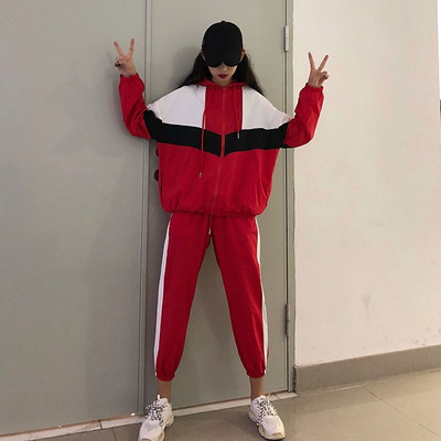 Γυναικεία αθλητικά σύνολα με δύο μέρη σε μαύρο και κόκκινο χρώμα