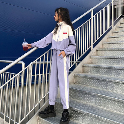 Γυναικείο αθλητικό σετ με επιγραφή και φερμουάρ σε δύο χρώματα