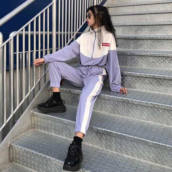 Γυναικείο αθλητικό σετ με επιγραφή και φερμουάρ σε δύο χρώματα