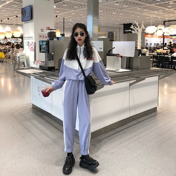 Γυναικείο αθλητικό σετ με επιγραφή και φερμουάρ σε δύο χρώματα