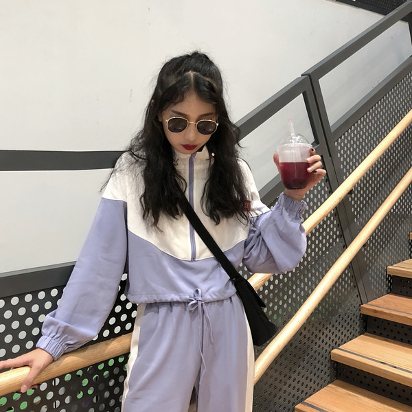 Γυναικείο αθλητικό σετ με επιγραφή και φερμουάρ σε δύο χρώματα